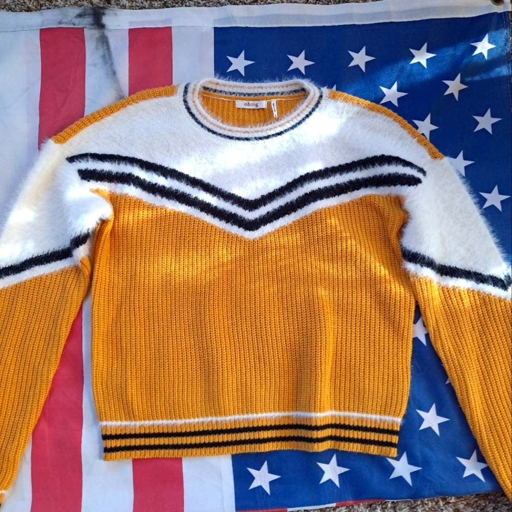 Ohmg fuzz sweater size large